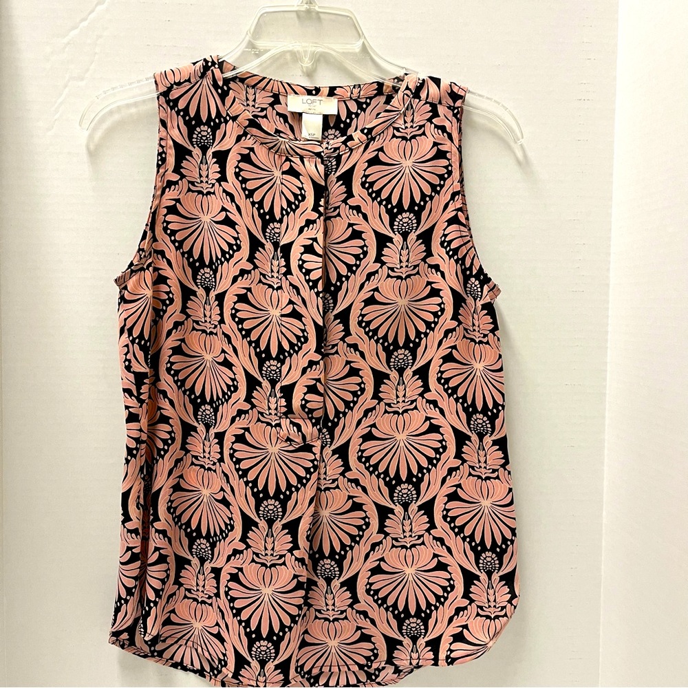 Loft Outlet Sleeveless Top in Black and Pink Floral Design. Size XSP